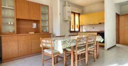 16V- MARINA DI CECINA, AMPIO TRILOCALE A 600 M DAL MARE