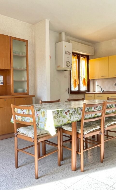 16V- MARINA DI CECINA, AMPIO TRILOCALE A 600 M DAL MARE