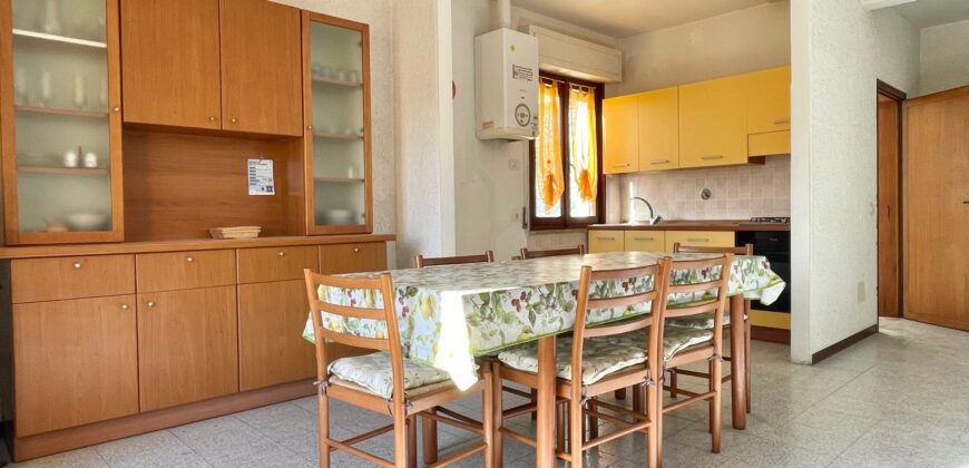 16V- MARINA DI CECINA, AMPIO TRILOCALE A 600 M DAL MARE