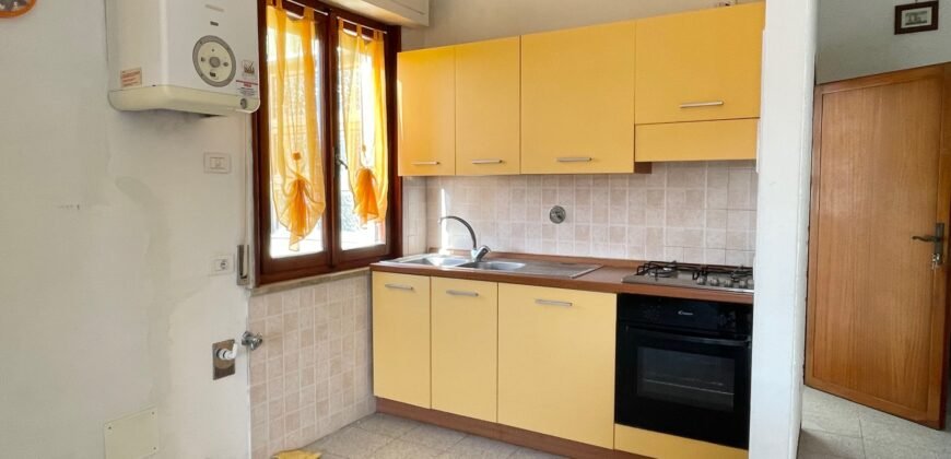 16V- MARINA DI CECINA, AMPIO TRILOCALE A 600 M DAL MARE