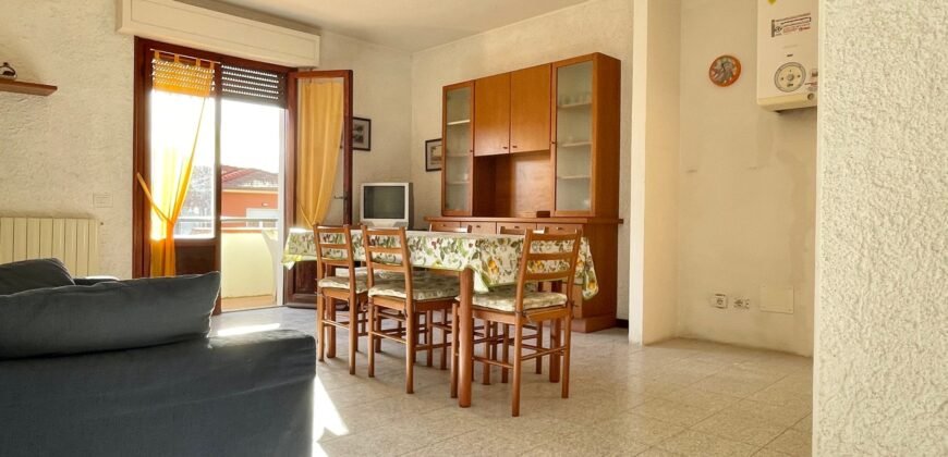 16V- MARINA DI CECINA, AMPIO TRILOCALE A 600 M DAL MARE