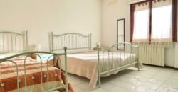 16V- MARINA DI CECINA, AMPIO TRILOCALE A 600 M DAL MARE