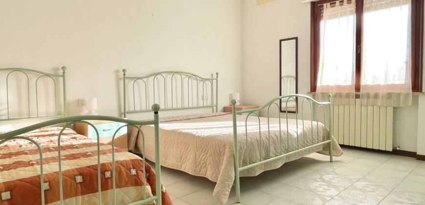 16V- MARINA DI CECINA, AMPIO TRILOCALE A 600 M DAL MARE