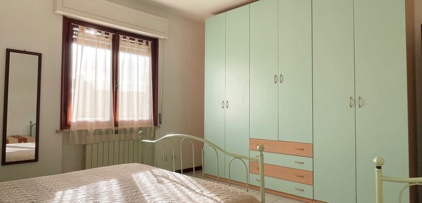 16V- MARINA DI CECINA, AMPIO TRILOCALE A 600 M DAL MARE