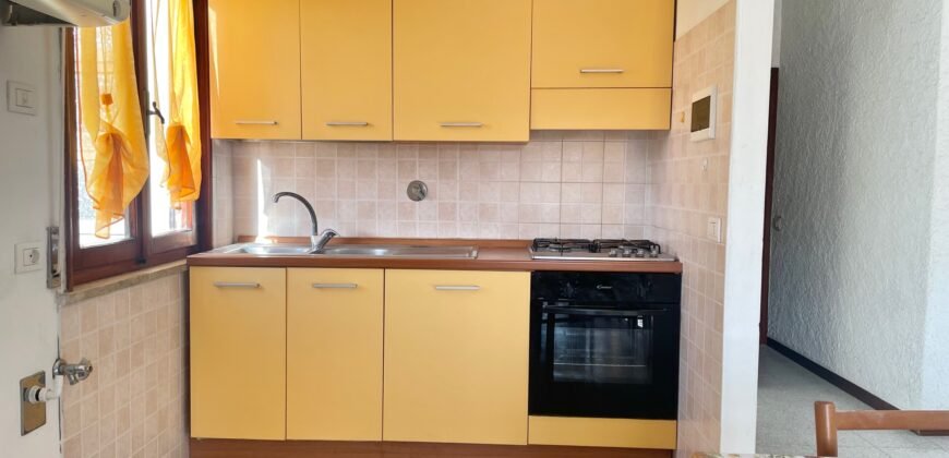 16V- MARINA DI CECINA, AMPIO TRILOCALE A 600 M DAL MARE