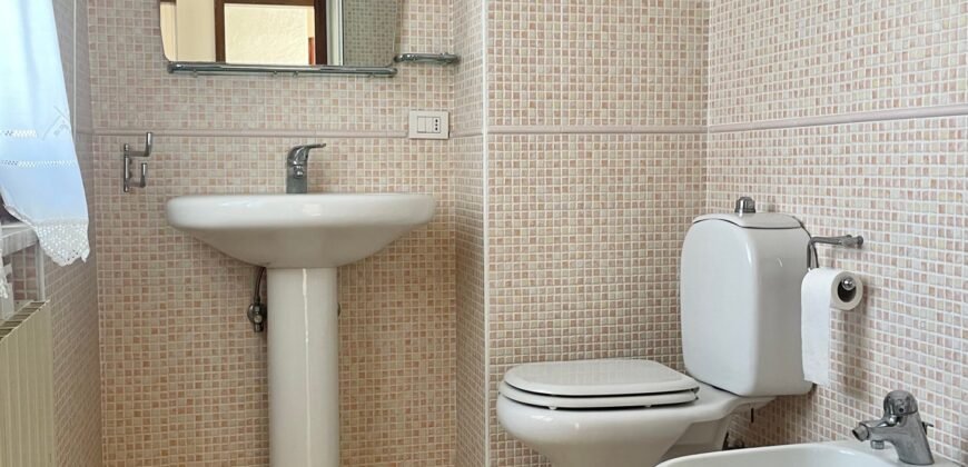 16V- MARINA DI CECINA, AMPIO TRILOCALE A 600 M DAL MARE