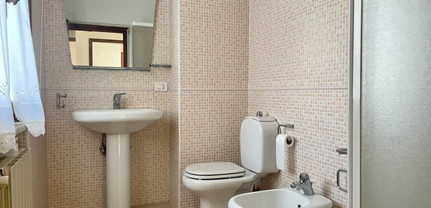 16V- MARINA DI CECINA, AMPIO TRILOCALE A 600 M DAL MARE