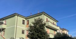 16V- MARINA DI CECINA, AMPIO TRILOCALE A 600 M DAL MARE