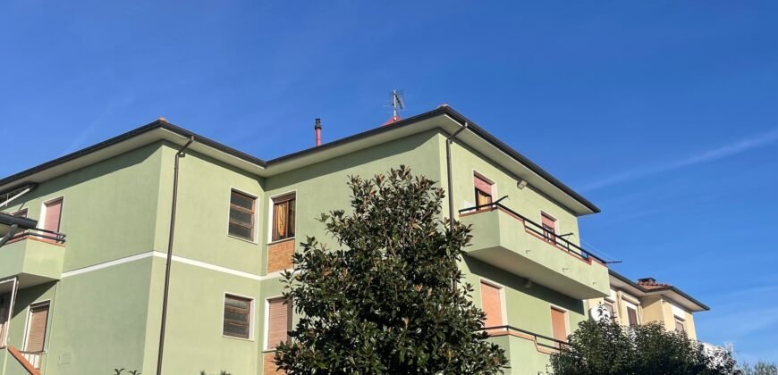 16V- MARINA DI CECINA, AMPIO TRILOCALE A 600 M DAL MARE