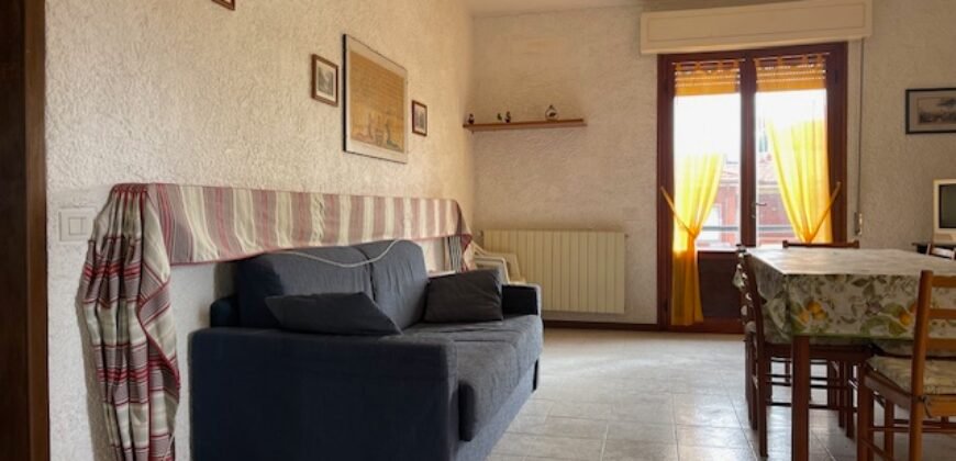 16V- MARINA DI CECINA, AMPIO TRILOCALE A 600 M DAL MARE