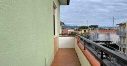 16V- MARINA DI CECINA, AMPIO TRILOCALE A 600 M DAL MARE