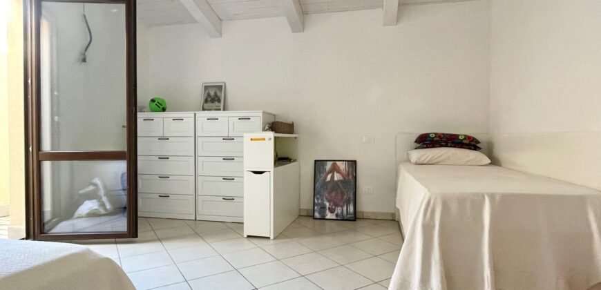 9V – VADA, TERRATETTO CON GIARDINO E POSTO AUTO