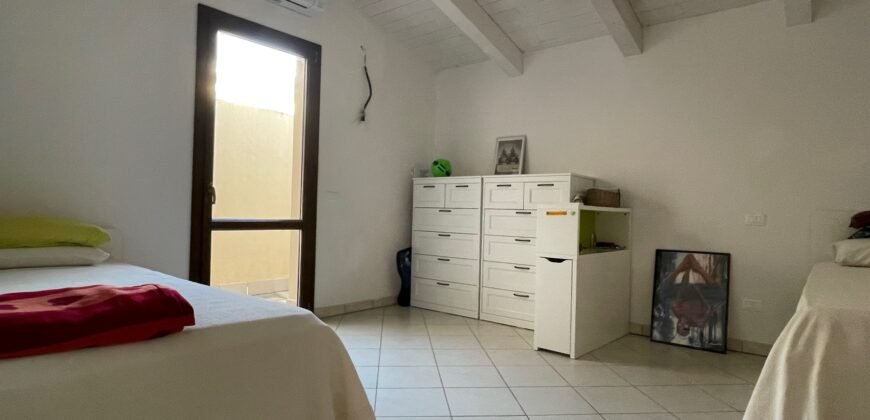 9V – VADA, TERRATETTO CON GIARDINO E POSTO AUTO