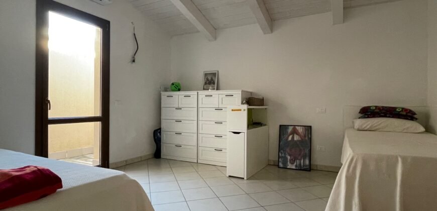 9V – VADA, TERRATETTO CON GIARDINO E POSTO AUTO