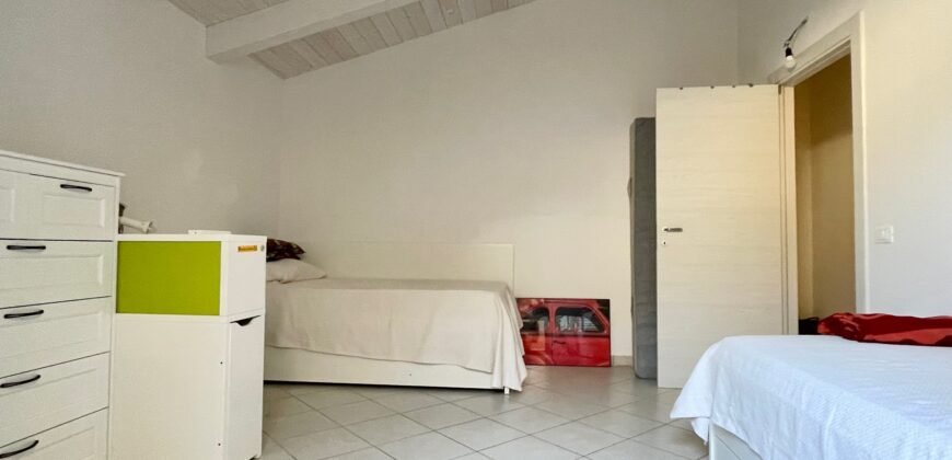 9V – VADA, TERRATETTO CON GIARDINO E POSTO AUTO