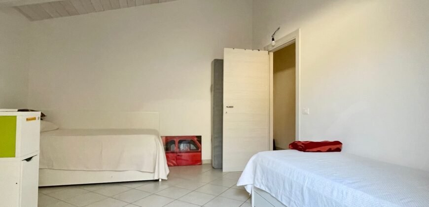 9V – VADA, TERRATETTO CON GIARDINO E POSTO AUTO