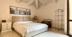 9V – VADA, TERRATETTO CON GIARDINO E POSTO AUTO