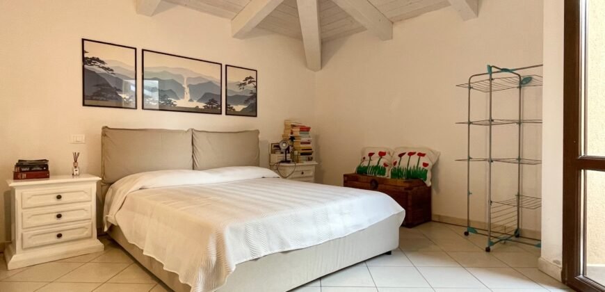 9V – VADA, TERRATETTO CON GIARDINO E POSTO AUTO