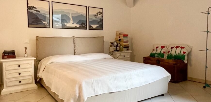 9V – VADA, TERRATETTO CON GIARDINO E POSTO AUTO