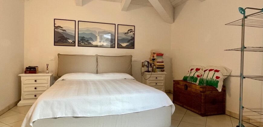 9V – VADA, TERRATETTO CON GIARDINO E POSTO AUTO