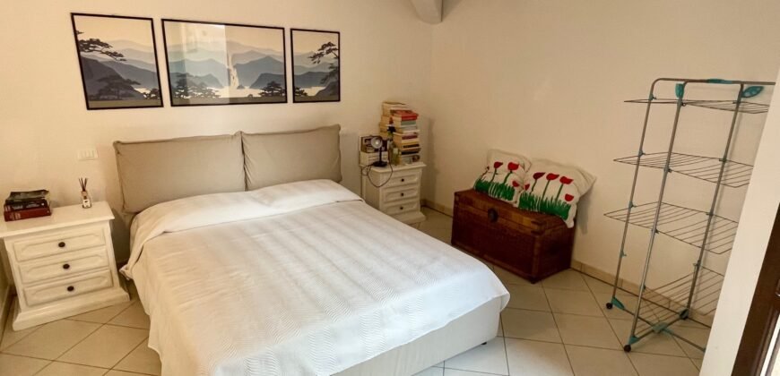 9V – VADA, TERRATETTO CON GIARDINO E POSTO AUTO