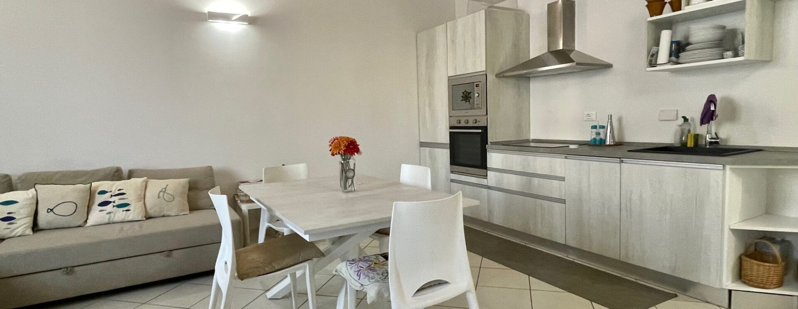 9V – VADA, TERRATETTO CON GIARDINO E POSTO AUTO