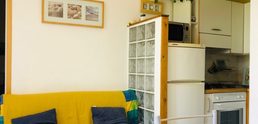 21A – MAGGIO- VADA BILOCALE CON GIARDINO