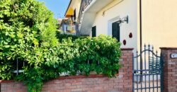 21A – MAGGIO- VADA BILOCALE CON GIARDINO