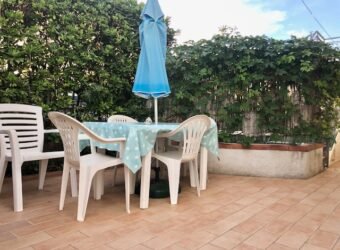 21A – MAGGIO- VADA BILOCALE CON GIARDINO