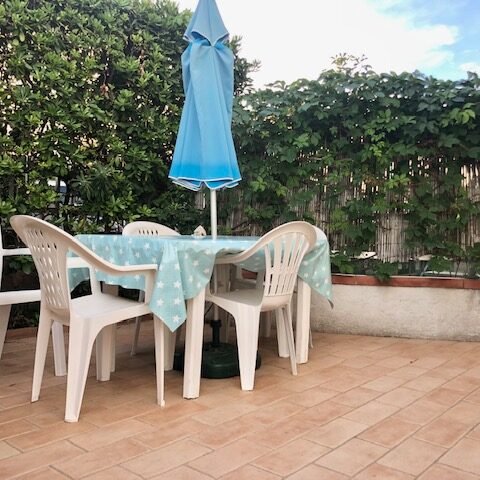 21A – MAGGIO- VADA BILOCALE CON GIARDINO