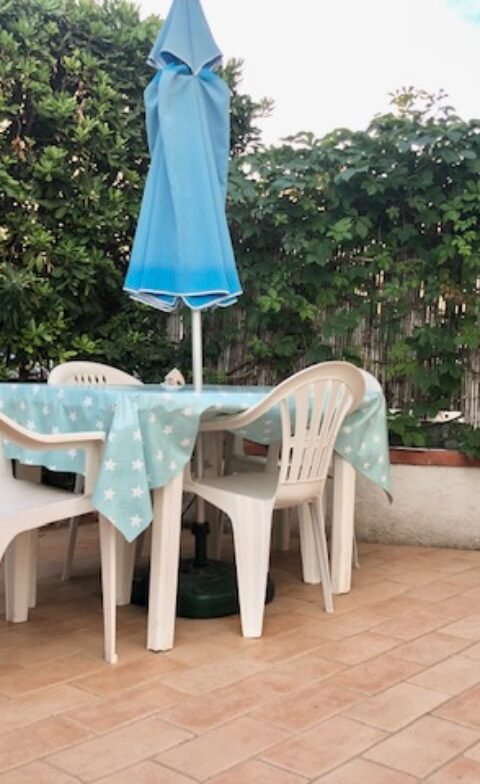 21A – MAGGIO- VADA BILOCALE CON GIARDINO