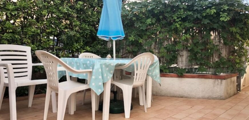 21A – MAGGIO- VADA BILOCALE CON GIARDINO