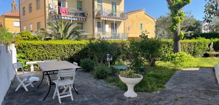 120A – AGOSTO E SETTEMBRE- VADA, 5 POSTI