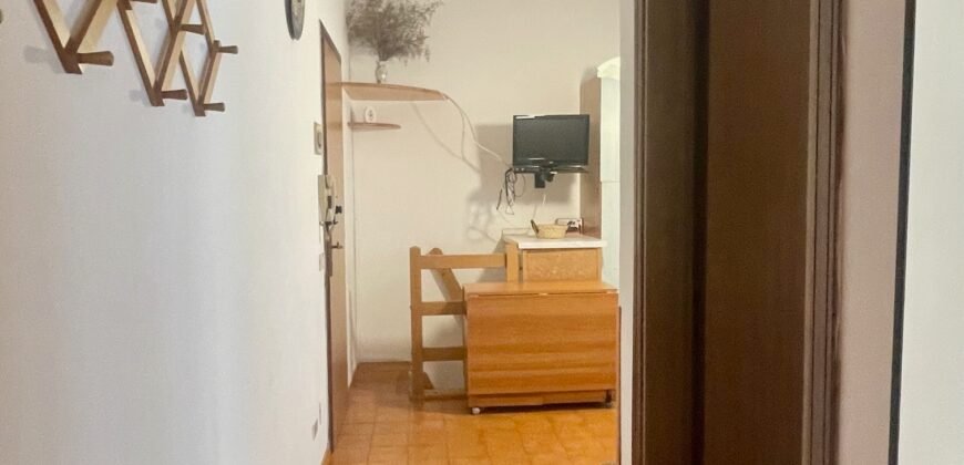 18V – VADA, BILOCALE CON CANTINA COMUNICANTE