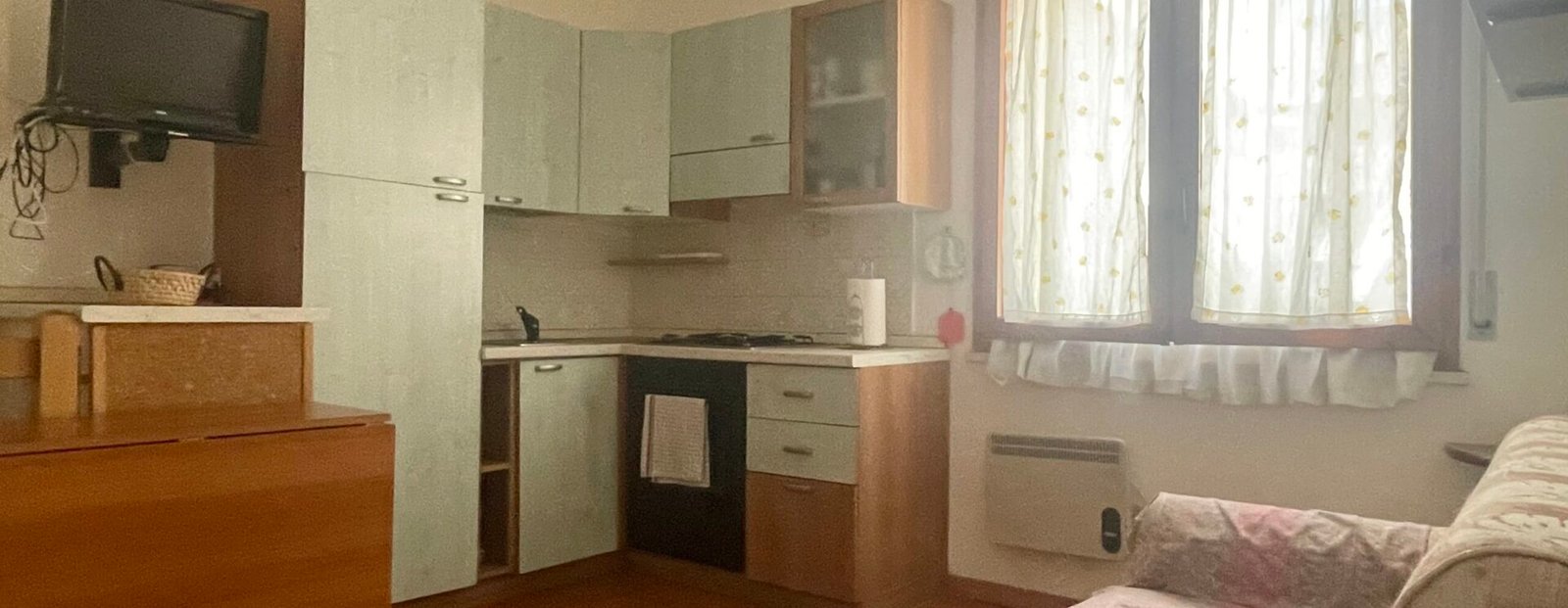 18V – VADA, BILOCALE CON CANTINA COMUNICANTE