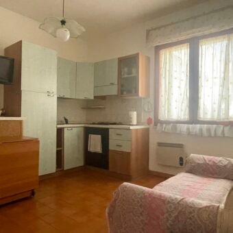 18V – VADA, BILOCALE CON CANTINA COMUNICANTE