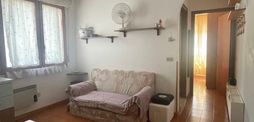 18V – VADA, BILOCALE CON CANTINA COMUNICANTE