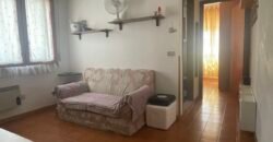 18V – VADA, BILOCALE CON CANTINA COMUNICANTE