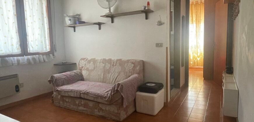 18V – VADA, BILOCALE CON CANTINA COMUNICANTE