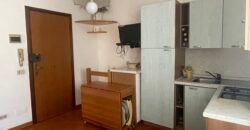 18V – VADA, BILOCALE CON CANTINA COMUNICANTE