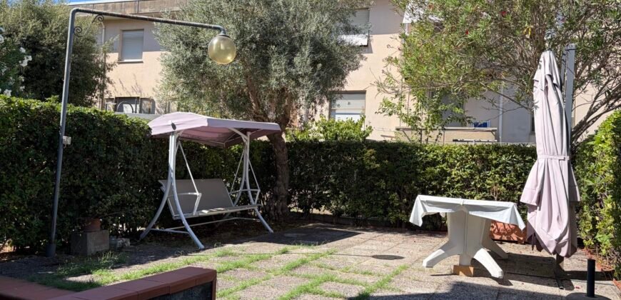 12V – VADA, 300 M DAL MARE CON AMPIO GIARDINO