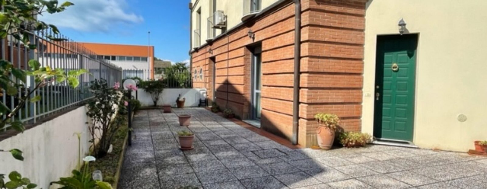 27V – VADA, 4 VANI CON GIARDINO E GARAGE