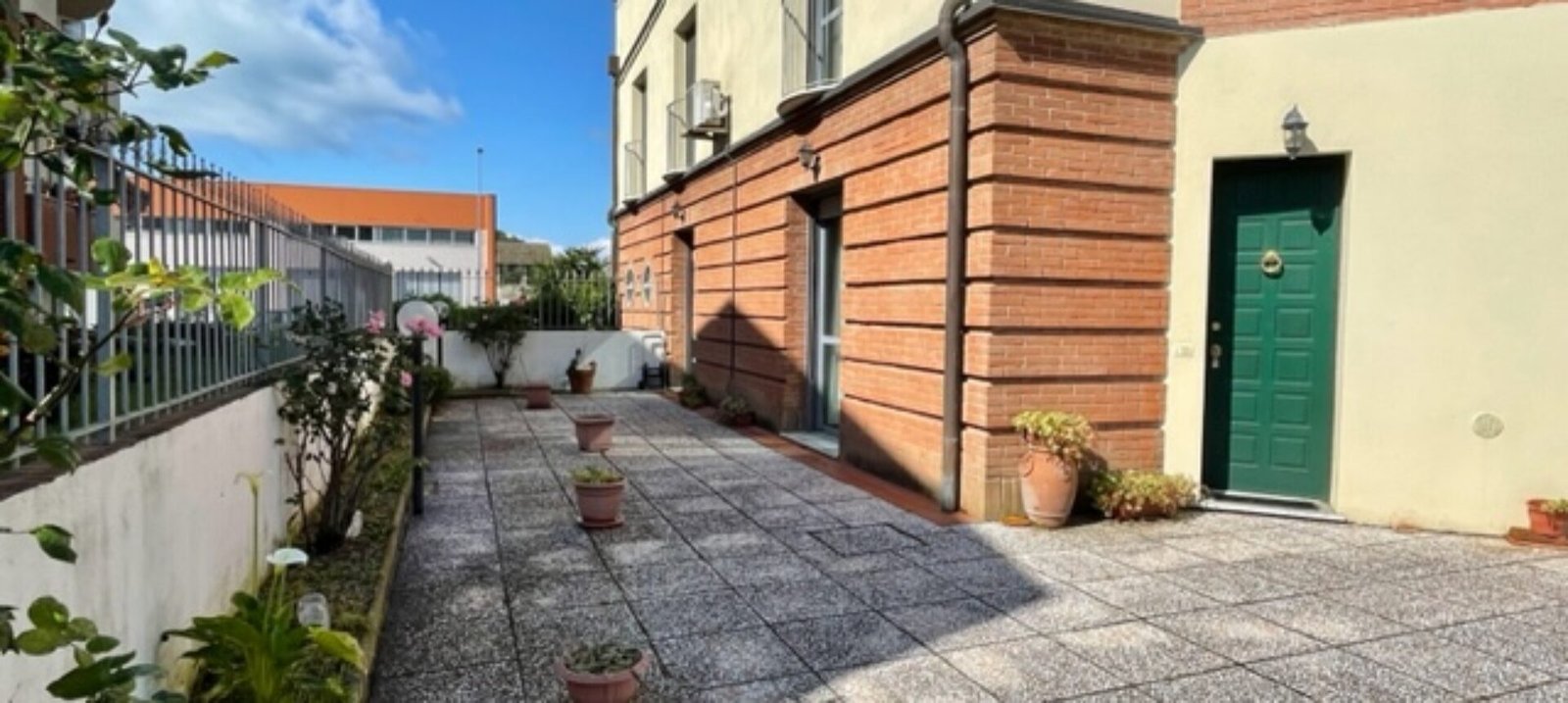 27V – VADA, 4 VANI CON GIARDINO E GARAGE