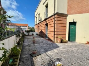 27V – VADA, 4 VANI CON GIARDINO E GARAGE