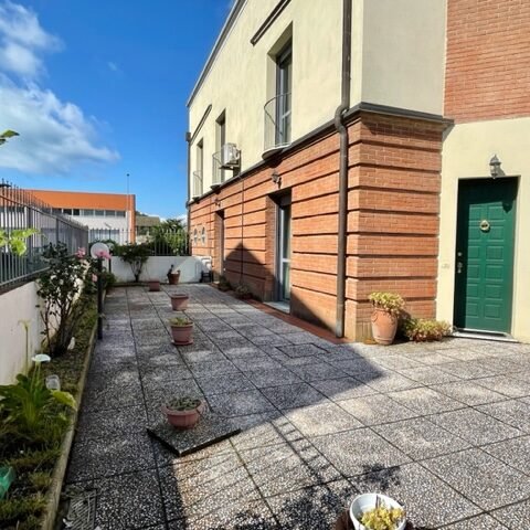 27V – VADA, 4 VANI CON GIARDINO E GARAGE