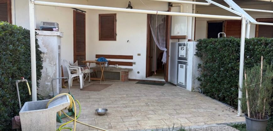 9V – VADA, A 250 M DAL MARE APPARTAMENTO CON AMPIO GIARDINO