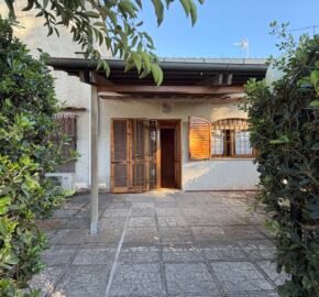10V – VADA, APPARTAMENTO CON GIARDINO A 300 M DAL MARE